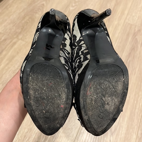 Guess Black Lace & Velvet 5” High Heels - size 7 - Picture 12 of 12